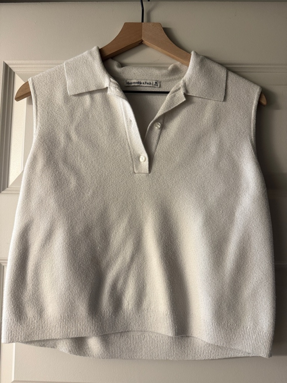 Abercrombie & Fitch Off-White Sleeveless Knit Polo